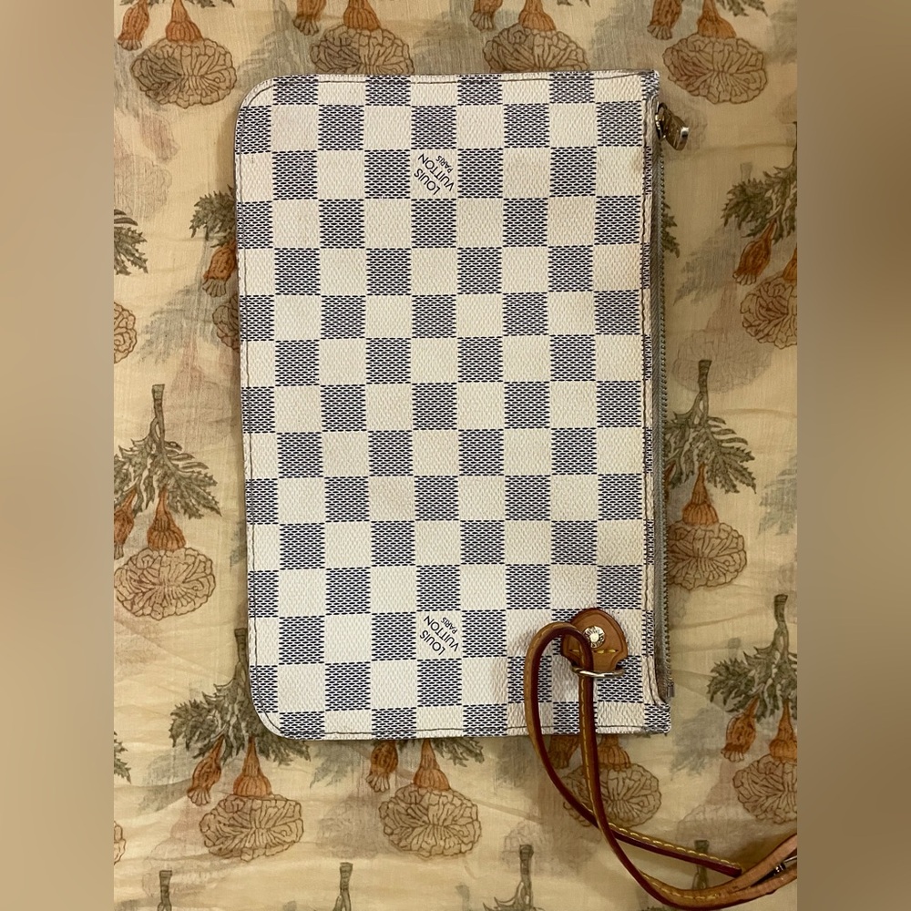 LOUIS VUITTON 
Damier Azur Neverfull PM Pochette